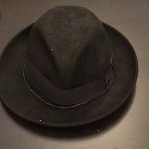 🏥Mantles black fedora